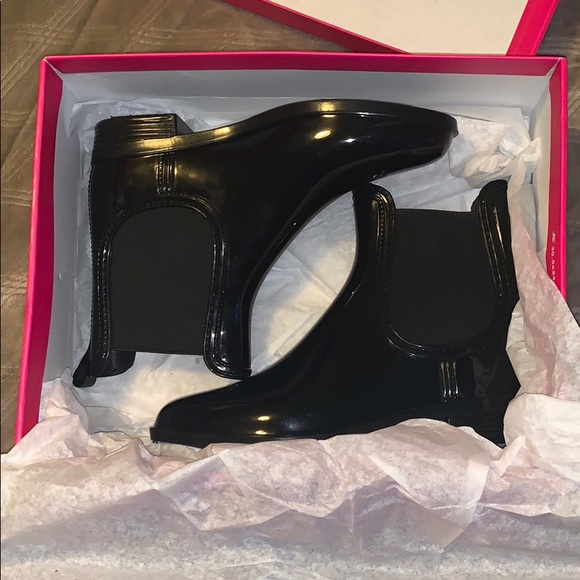 Jeanie Rain Booties - Picture 3 of 5